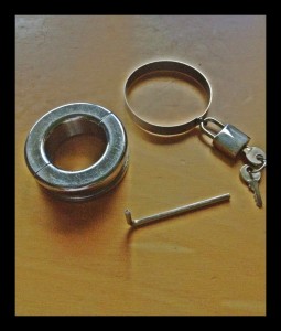 locking device for testicle bondage