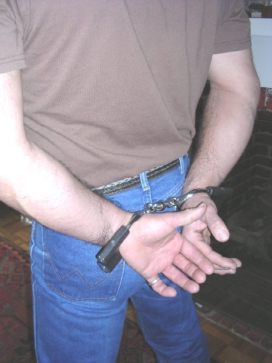 High-security cuffs 02