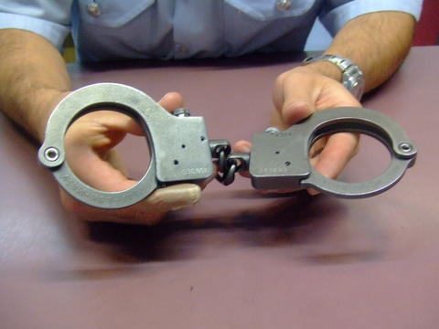 High-security handcuffs