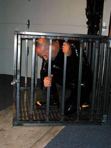 MetalbondNYC gay bondage caged men 03