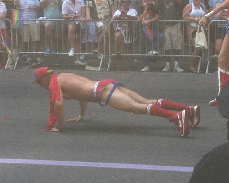 07_MetalbondNYC_GayPride2014_pushups_02