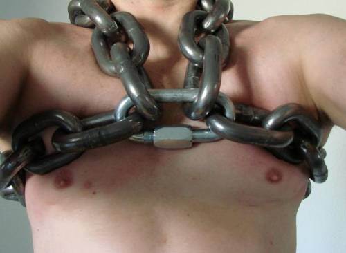 MetalbondNYC_gay_male_bondage_heavy_chains_03