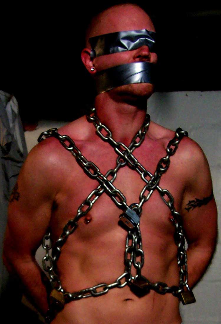 MetalbondNYC_gay_male_bondage
